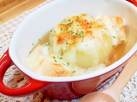 丸ごと玉ねぎで作る♪麩のオニオングラタンスープ